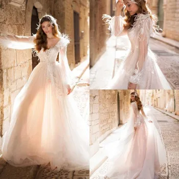 Богемное свадебное платье с перьями 2020, кружевные пляжные свадебные платья с V-образным вырезом и длинным рукавом, роскошное платье А-силуэта Vestido De Noiva