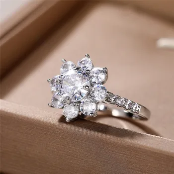 Романтические обручальные кольца Huitan для женщин с цветочным дизайном, кольцо с ослепительным фианитным камнем, ювелирные изделия из высококачественного серебра